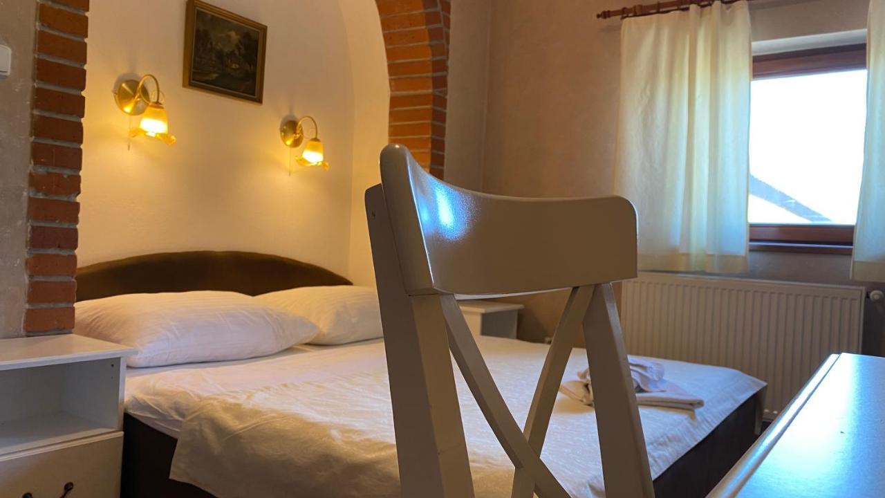 Penzion Pri Kastieli Bratislava Bagian luar foto